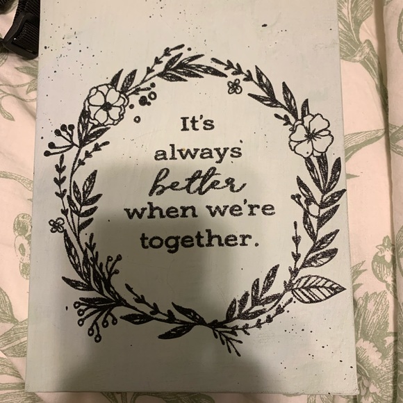 Room decor - Picture 1 of 4